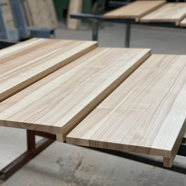 Oša koka pakāpieni, pakāpienu uzlikas